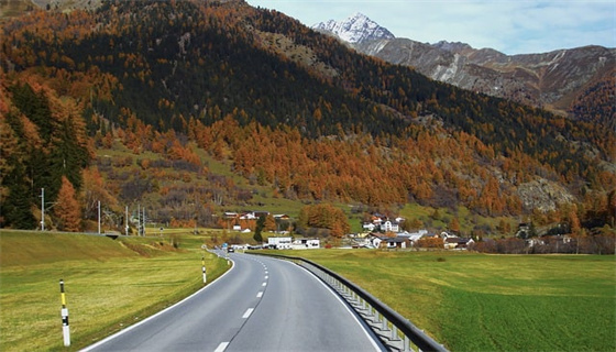 医疗救护辅助车辆:预防性驾驶课程如何融入急救物资运输的道路安全策略