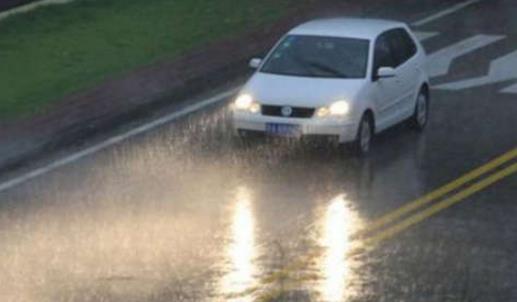 雨天行车的防滑技巧 雨天行车的防滑技巧
