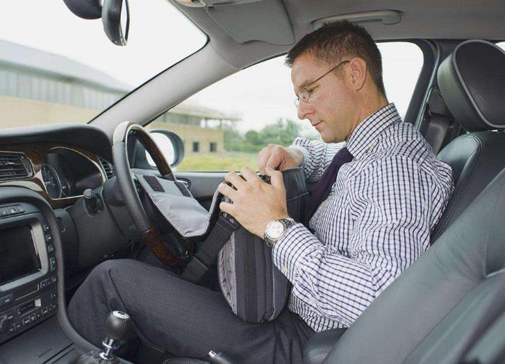 驾驶员对驾驶环境中出现的第一信号要敏感